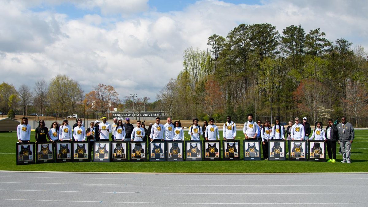 We would like to thank our seniors for everything they have done for our program!

✔️ Six #ASUNTF titles
✔️ Numerous #ASUNTF awards
✔️ Numerous #ASUNTF and #USTFCCCA All-Academic awards

#HootyHoo | #ThinkBigger