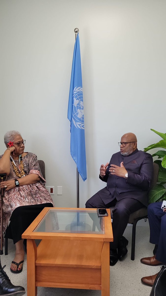 As #SIDS4 proceeds, 🇼🇸 PM Fiame Mata’afa, AOSIS Chair, discussed the #sustainabledevelopment aspirations of #SIDS with President of the @UN GA @UN_PGA Dennis Francis 🇹🇹. Our Chair is committed to amplifying the urgent needs of our vulnerable islands for #resilientprosperity.