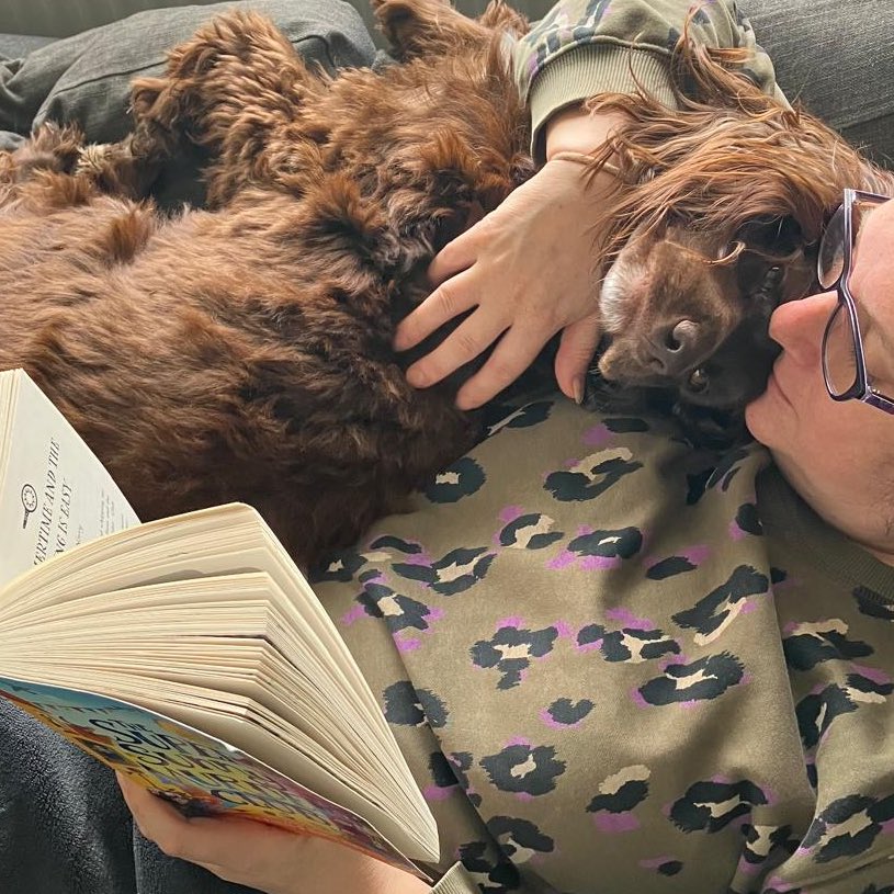 The lovely Luna loves to keep me company while I’m reading 🐾🐾🐾💕💕💕 I mean, reading through spaniel ears adds to the experience doesn’t it!! 🤣🤣