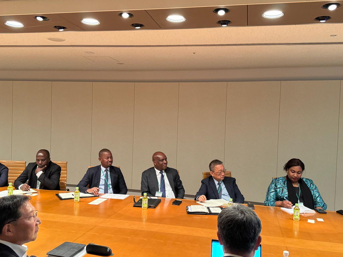 📍Investment Promotion Mission in Japan🇹🇿🇯🇵

27 May 2024, Bilateral Meeting with #Toppan Holdings and Toppan Digital.

#WekezaTanzania
#InvestinTanzania
#EconomicDiplomacy
#SafestInvestmentDestination

@mfa_tanzania 
@InvestTanzania 
@BarakaLuvanda28 
@GileadTeri