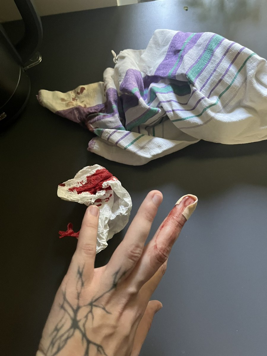 pissip0tt's tweet photo. ärge kunagi proovige lollakat nft ahvi oma veibi pealt ära saada https://t.co/f3rHAwPnbz
