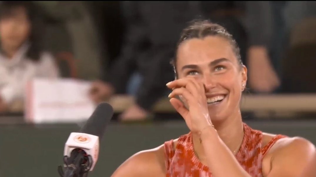 Aryna Sabalenka after beating Erika Andreeva at Roland Garros “I’m super happy to see all of you tonight supporting us. It was a great atmosphere… I know you guys didn’t have choices because it’s raining outside.. so you had to be on this court” 😂