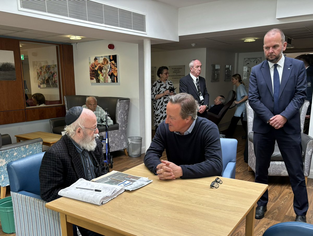 David Cameron tweet media