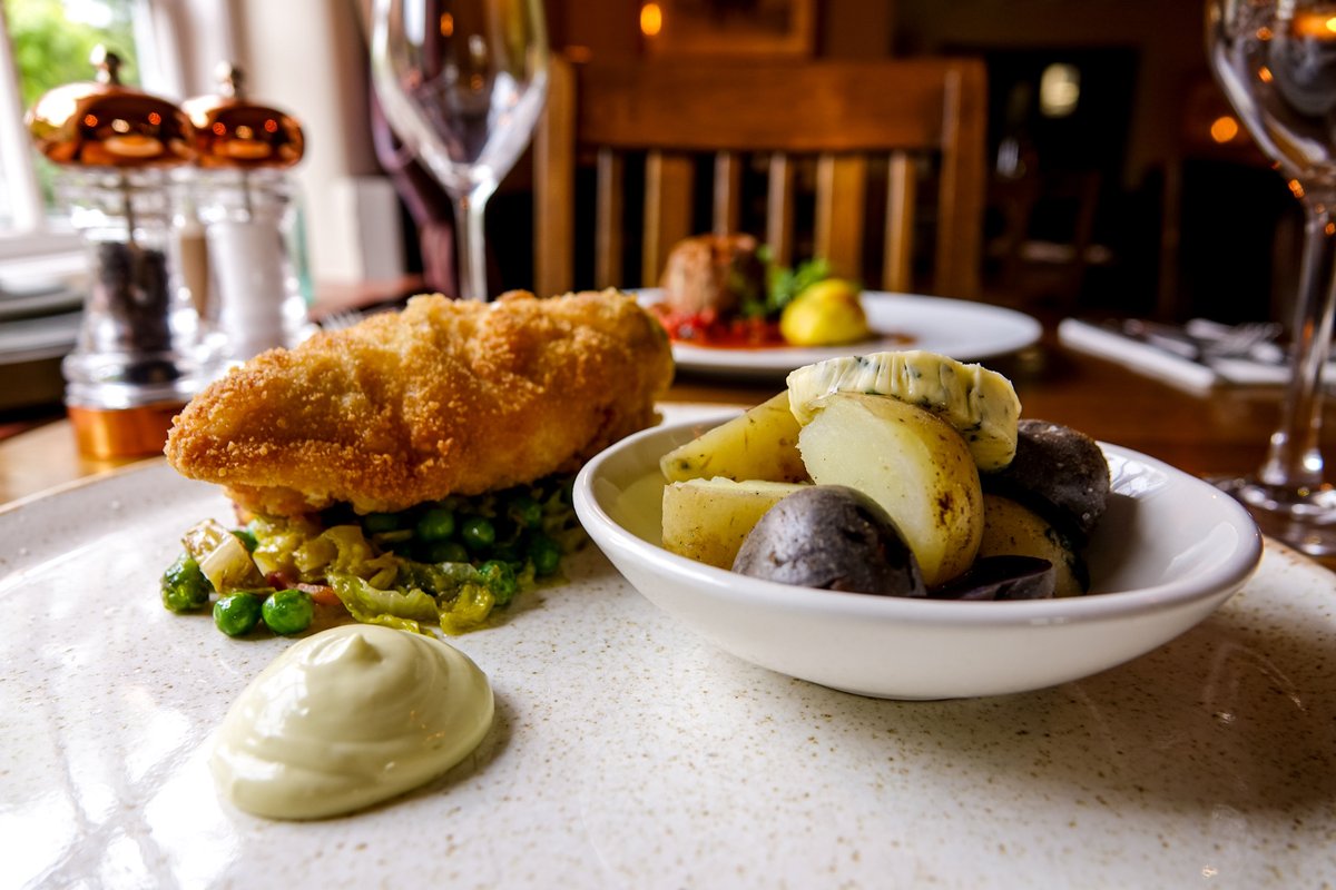 Lunch never looked so good! 🍴 And with @redlionstaffs's incredible value lunch menu you can enjoy a mid week treat for less with 2 courses for £15 and 3 courses for £21!⁠
⁠
#TheLewisPartnership #Stafford