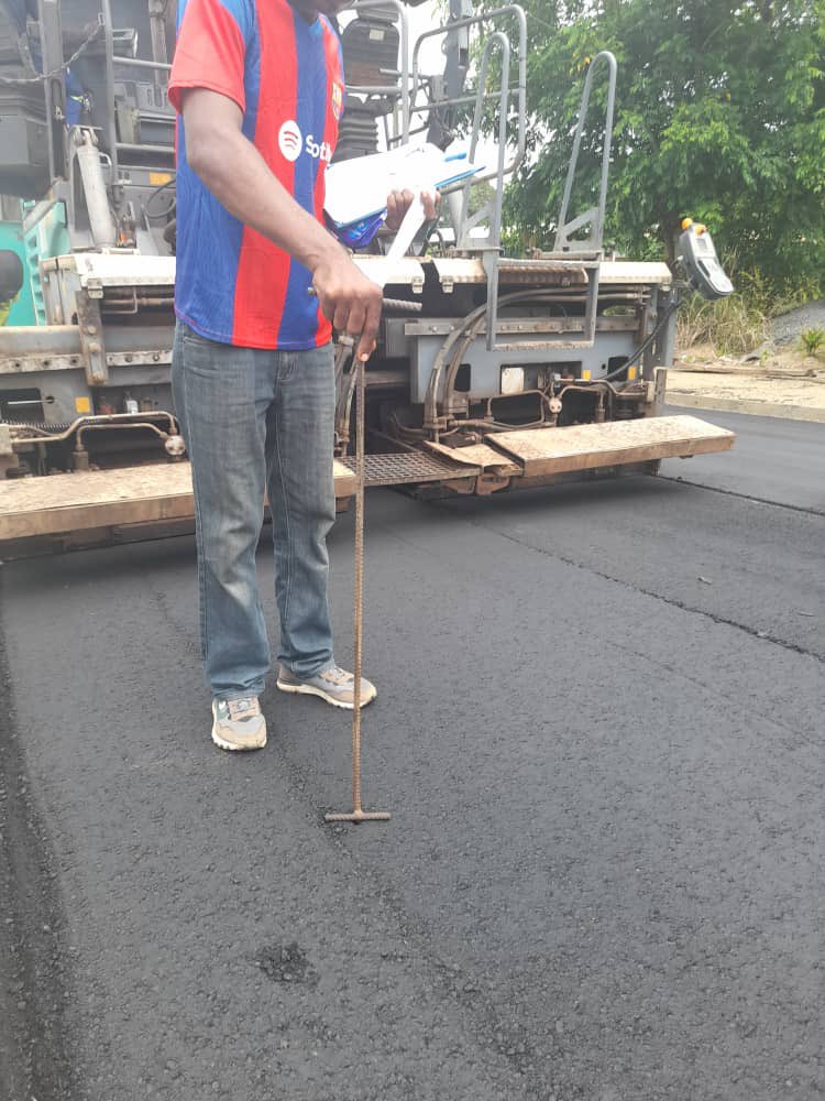 MintpGov's tweet photo. Route #Bonepoupa-#Yabassi: l'entreprise finalise les travaux supplémentaires et la réalisation des aménagements connexes de cette section sur un linéaire de 51,3 km.
#Cameroun 🇨🇲 https://t.co/TtFoYxqhdm