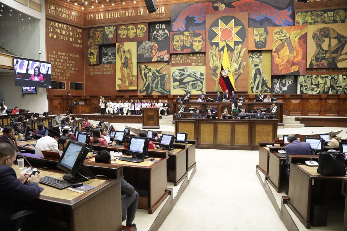 El informe de la  #LeyReparaciónFemicidio señala que el objeto de la norma es garantizar el derecho a la reparación integral plena, efectiva y transformadora, así como el acompañamiento a las hijas, hijos, madres, padres y demás familiares de las víctimas de femicidio.