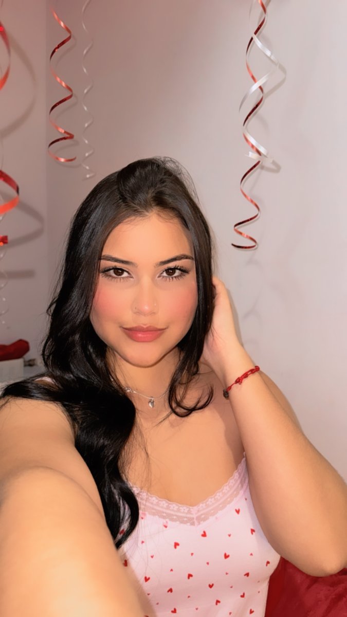 Mariapaooficial's tweet photo. 😈 tengo un regalo muy atractivo para ti🎁Lo recibirás cuando te suscribas a mi dirty 💌⬇, no lo puedo poner aquí pues. . . . 🙈🙈
💜https://t.co/aLAIuNX9GK
#NationalHamburgerDay @dirtyfans #Tuesdayvibes #GodMorningTuesday #latima #model https://t.co/CA4nMPXiGf