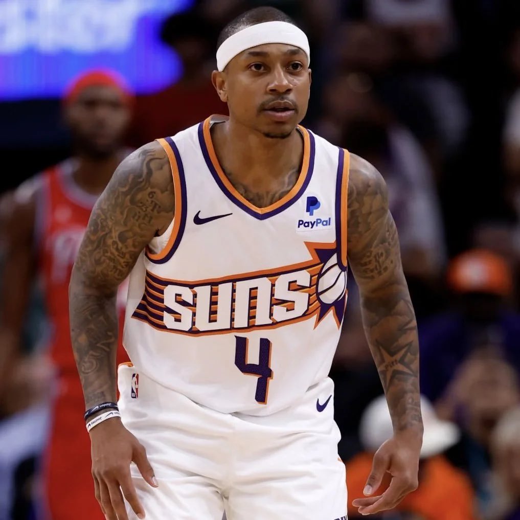 Isaiah Thomas says someone pulled an AK47 on him yesterday, and decided not to attack him and his friends because the gunman recognized him from the NBA. Oh my. 🙏🏼🙏🏼🙏🏼