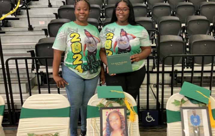 As many #Birmingham families celebrated graduation for their seniors, others lamented the loss of students shot and killed before making it across the stage; via joint reporting with @aldotcom and @CBS_42. @BhamTimes birminghamtimes.com/2024/05/birmin…