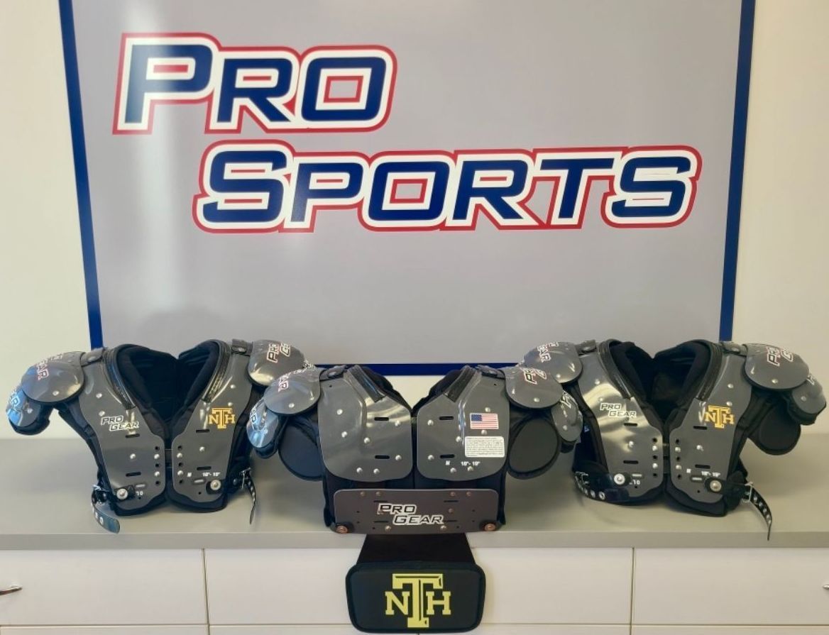 New Hope High School has joined the #ProSportsCustoms movement!🏈👏

Mike Nelson (@ProGearNellie) set @NHTrojansFB up with the best!

@LCSD_MS

#KnowTheLogo #MadeInTheUSA #HighSchoolFootball #HighSchoolSports #FootballSeason #FootballEquipment #SportingGoods #ShoulderPads