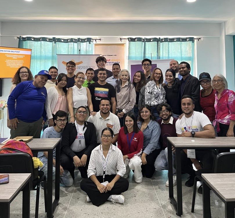 RedJovenVzla's tweet photo. Este 24 de mayo desde la sede Carabobo, realizamos un taller enfocado en identificar los delitos electorales, y cómo proceder desde nuestro alcance como ciudadanos. Además, reconocer las irregularidades que no se deben cometer en el proceso electoral. De esta manera formar e informar a la ciudadanía y ser partícipes de los asuntos públicos. 

Dicha actividad, se desarrolló en alianza con la ONG Voto Joven Carabobo y Transparencia Venezuela. Contó con la participación de jóvenes, líderes comunitarios, y miembros de comunidades.

@honeggermolina @Moisesevillegas
