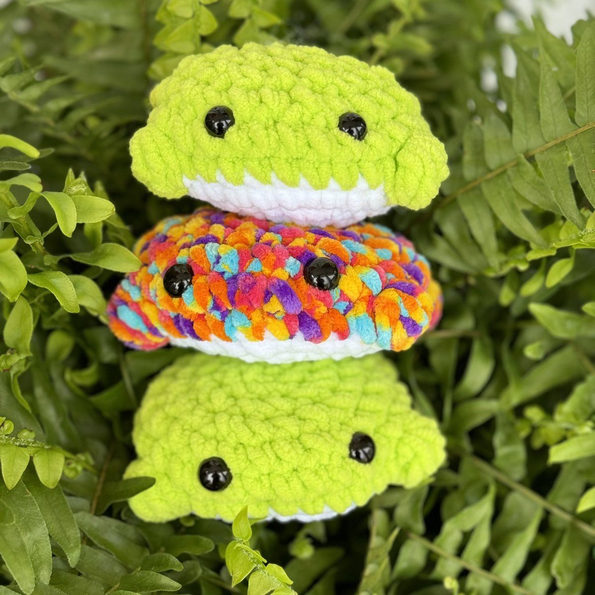 🐸 END OF MAY GIVEAWAY 🐸

giving out a sweet little crocheted frog by me.. yay! free shipping in the US. 

to enter: 

1. Be following me 🌿
2. RT or Quote Tweet 🪴
3. Comment a cute frog pic OR a fun fact about you 🌱

color of your choosing available! closing June 1st!