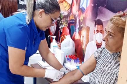 Desde el laboratorio clínico FASTAC sumamos respuestas en atención a toda la fuerza trabajadora de la Alcaldía de Caracas.
#FastacPaLabte
<a href="/NicolasMaduro/">Nicolás Maduro</a> 
<a href="/gestionperfecta/">Carmen Meléndez</a> 
<a href="/AlcaldiaDCcs/">Alcaldía De Caracas</a> 
<a href="/Dr_Gilberto14/">Gilberto Mendoza</a>