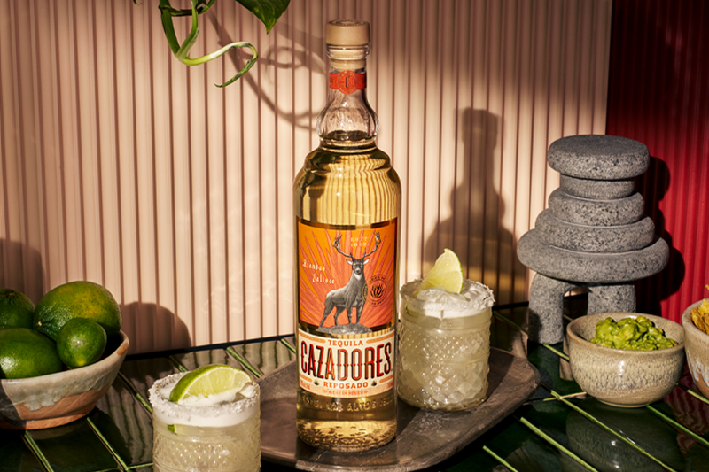 teqcazadores's tweet photo. Cheers to the season for salting margaritas, not sidewalks!

Ingredients:
1 1/2 Oz Cazadores Reposado
1 Oz Fresh Lime Juice
1/2 Oz Light Agave Nectar
1/2 Oz Premium Orange Liqueur

Method:
Combine all ingredients with ice.
Shake, and strain into a salted glass filled with ice. https://t.co/ZFvViIY152