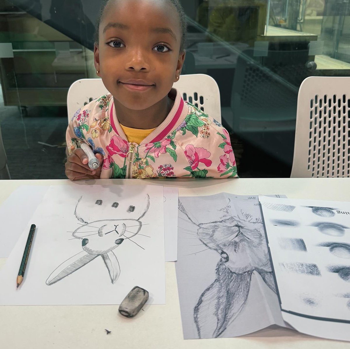 WoolwichLibrary's tweet image. We had lots of fun at #WoolwichLibrary with a sketching workshop with Naveet! Children learnt lots of different drawing techniques and put them into practice by creating their own drawings using tone and line. ✏️ #LoveYourLibrary #HalfTermFun