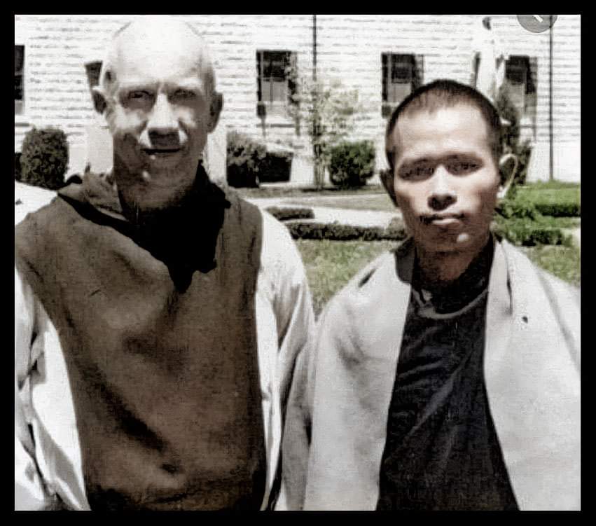 leonardomejiap's tweet image. Meditación en acción😁👇
Cuando se conocieron en 1966, el Monje Trapense Católico Thomas Merton le preguntó al Monje Budista Thích Nhất Hạnh qué había aprendido en su primer año en el monasterio, y él respondió: &quot;Cómo abrir y cerrar puertas silenciosamente&quot;.