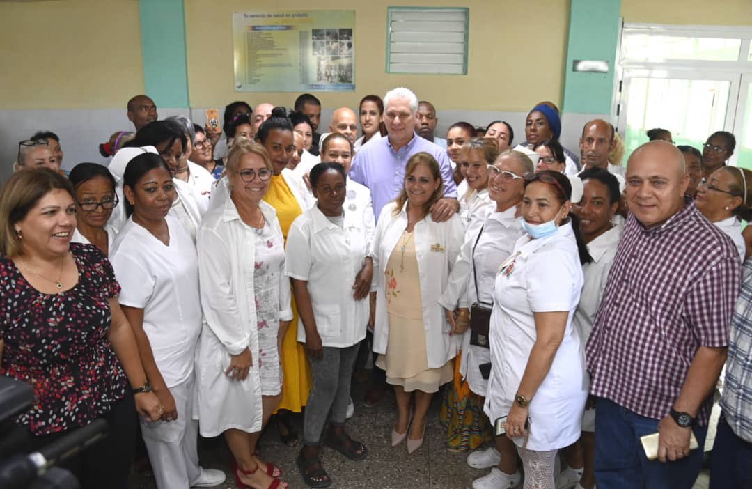 Llegamos hasta el policlínico Alberto Fernández, distinguido por los resultados del Programa Materno Infantil. En diálogo con sus trabajadores conocimos que este año iniciarán obras constructivas en la que se incluye la puesta en marcha del Salón de Cirugía. Somos #GenteQueSuma