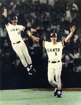 24/05/28 ドジャースが雨天中止でプロ野球の話題。今日は王貞治デー。長年球団会長を務めるソフトバンク戦で、始球式は張本勲氏だった。サンデーモーニングに出なくなって老け込んだ印象だが、かつて王選手が世界記録を打ち立てた時は後ろでジャンプしたのが印象的。（日刊スポーツとgooブログから）