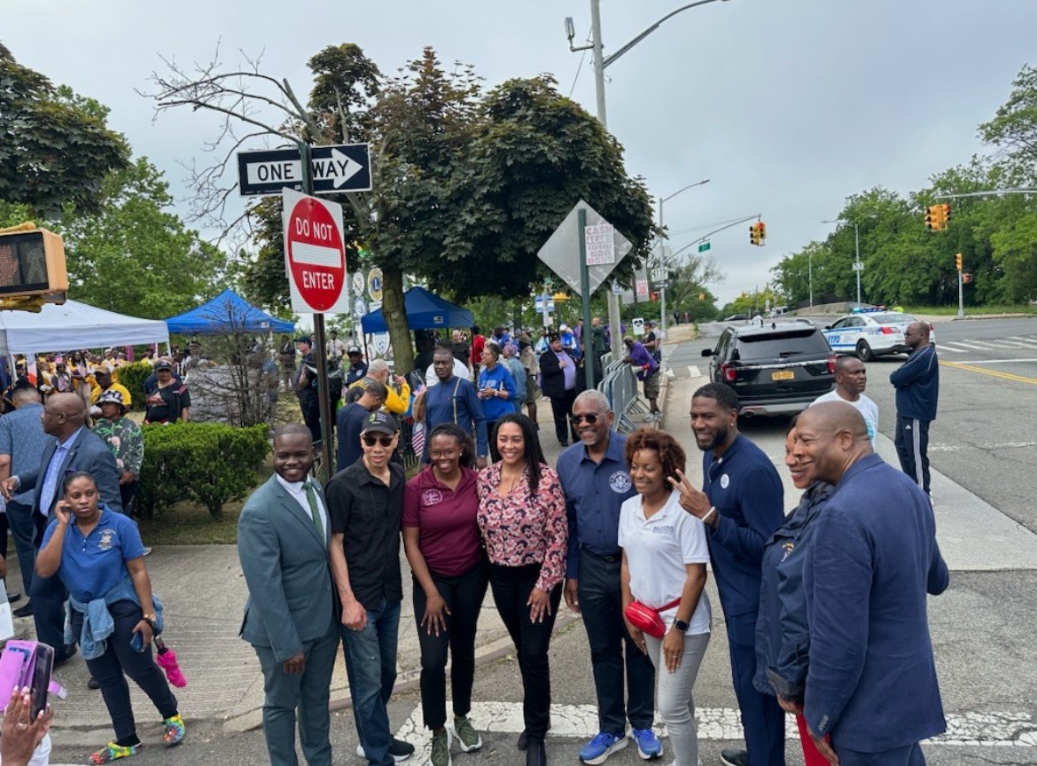 This past weekend I attended the Laurelton, Rosedale, and Queens Village Memorial Day parades. 

A tribute to our heroes who sacrificed for our freedom. Proud to stand with the community in remembrance and gratitude.