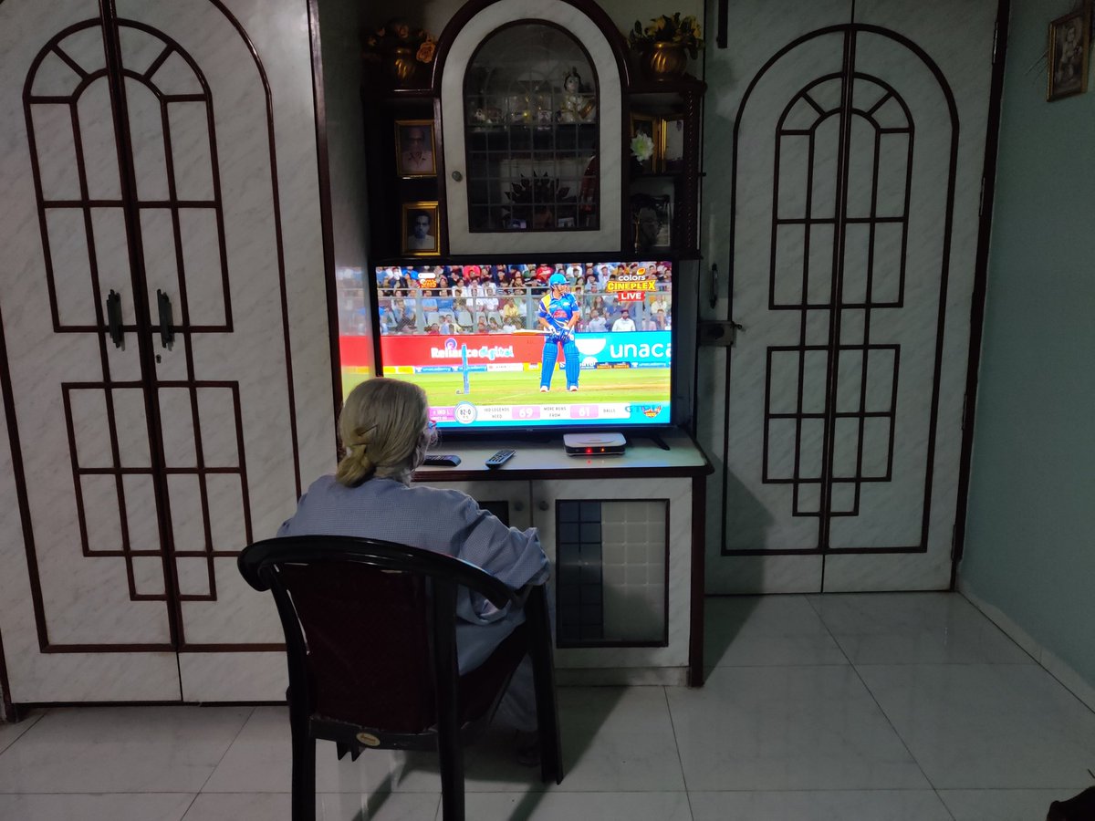 Dadi at the age of 80 watching Tendulkar bat after his retirement (Road Safety Series). Tendulkar was son for every household Tendulkar was hope for Middle Class Tendulkar was biggest star of 90s( more than Film ⭐) #SachinTendulkar