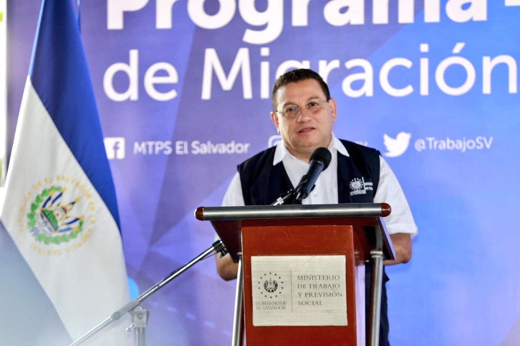 Daniela89444983's tweet photo. "Establecimos relaciones con Canadá, un país que brinda excelentes condiciones laborales y donde se valora a los trabajadores", Ministro de Trabajo, @RolandoCastroSv.

#ProgramaDeMigraciónLaboral https://t.co/0lSs9qIT7B