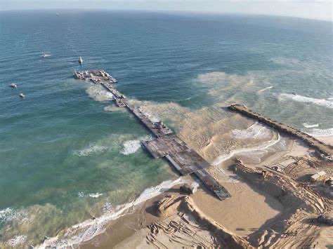 NEW - the U.S. has stopped all humanitarian aid efforts using the DOD-constructed maritime pier, which is now heavily damaged & floating adrift after bad weather.

Who’d have thought — maybe it would have been better to simply deliver aid via #Gaza’s 7x land crossings?
