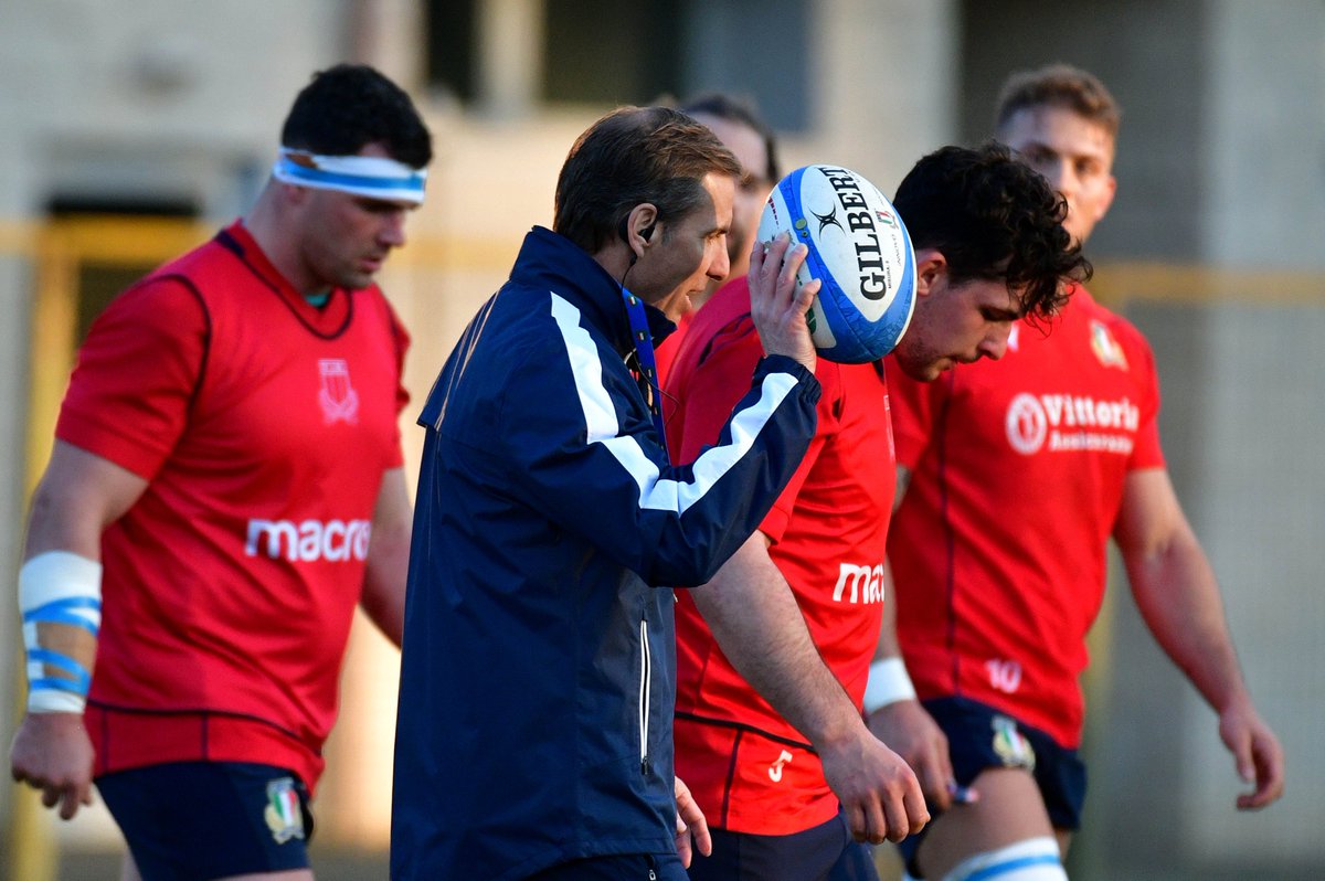 Gli #Azzurri tornano in Abruzzo 💙

L'Aquila sarà il teatro degli allenamenti dell’ #italrugby di Gonzalo #Quesada dal 19 al 22 giugno, in preparazione ai prossimi incontri con Samoa, Tonga e Giappone 👉 tinyurl.com/y4tm9ekc

@regione_abruzzo #insieme