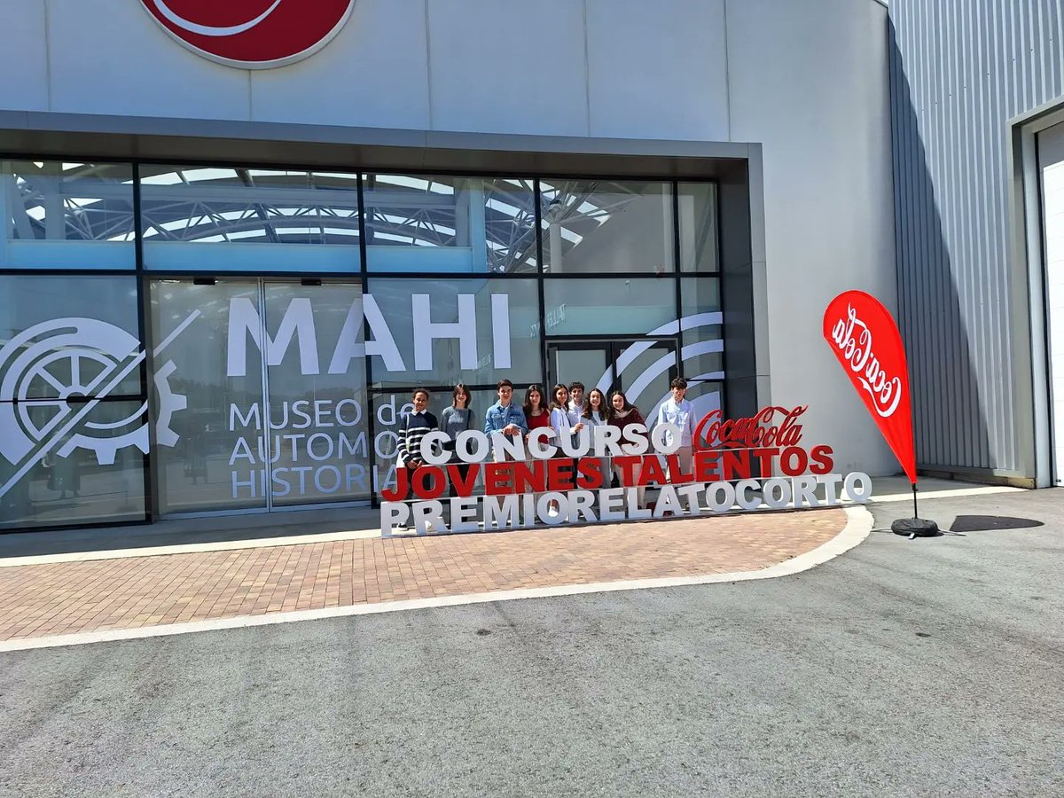 El viernes 24 de mayo tuvo lugar en el MAHI de Arteixo, la entrega de los  premios de la 63a edición del concurso de #Jovenestalentos de relato corto de @CocaCola_es.
Participaron 9 alumnos de 2° ESO, siendo la ganadora por Pontevedra: Itxaso Illarramendi. ¡Enhorabuena a todos!