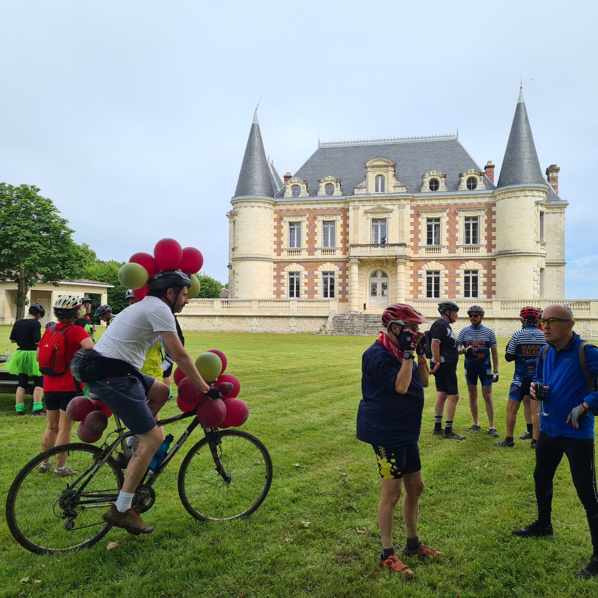 𝗠𝗘𝗗𝗢𝗖𝗔𝗜𝗡𝗘 𝗩𝗧𝗧 🚴‍♀️Ce samedi 25 mai, le Château Lamothe-Bergeron a accueilli les participants de la Médocaine VTT 2024 ! 

#evenement #medocainevtt #velo #course #medoc #vin #tasting #event 
@CrusBourgeois @medoc_hautmedoc @VinsdeBordeaux @medoc_wines @Tweetpulpe