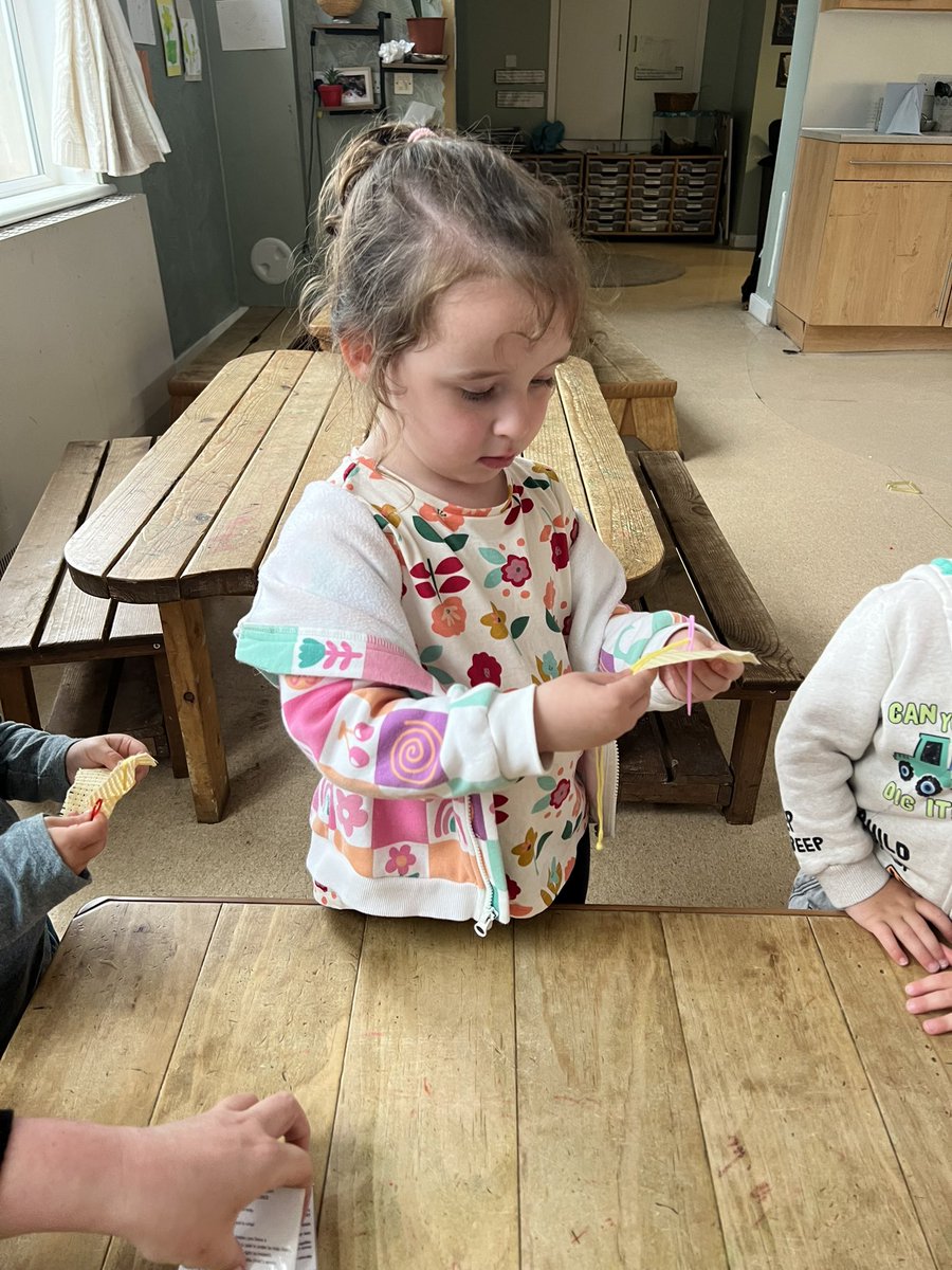 STEM_Parkdrive's tweet photo. Developing our fine motor skills and our hand and eye coordination as focus on threading string using needles. 🪡 #STEMnation #STEMeducation https://t.co/09J1subg3B