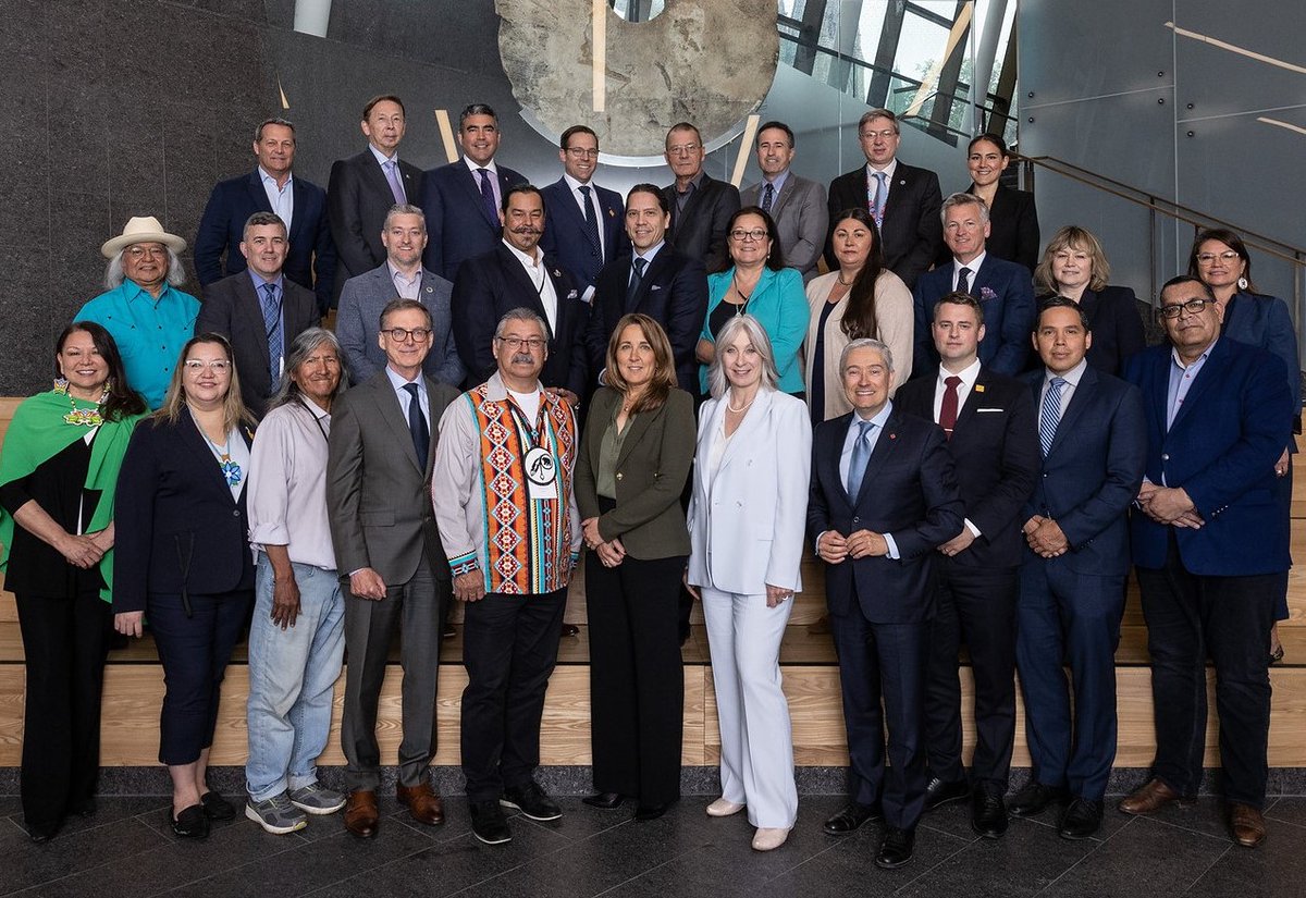 Working towards #EconomicReconciliation:
Patty Hajdu, Minister of Indigenous Services, met with
•Indigenous organizations
•financial institutions
•banking executives
•federal ministers