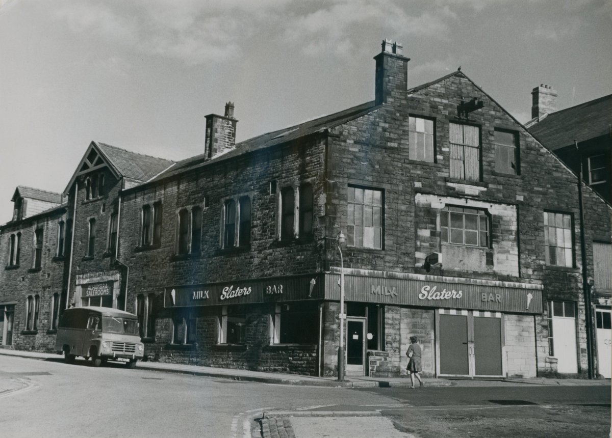 We got asked about old photos of the amazing ice cream parlour and cafe, Slaters on Cross Street, #Nelson. We couldn't find one from the sixties, but here's a brilliant shot from 1975!

#KeepingEastLancsInThePicture #KELP @HeritageFundUK #NationalLottery #HeritageFund
@flarchives