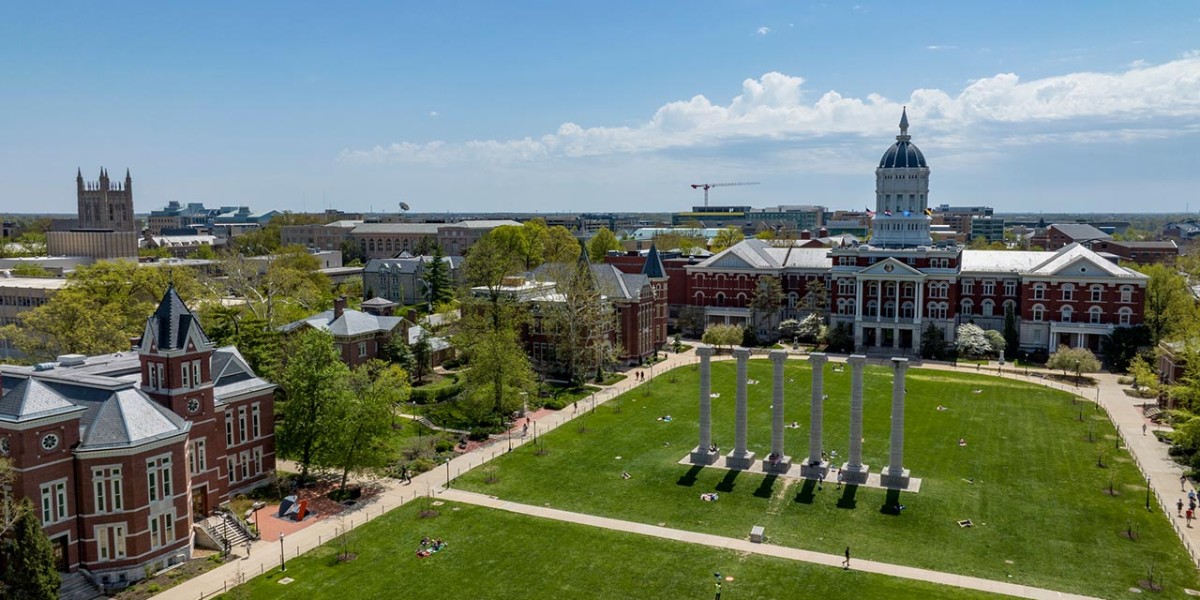 #Mizzou recently recognized 12 Outstanding Staff Award recipients for their exemplary service to MU. Read more about this year's recipients ➡️ brnw.ch/21wKdh2