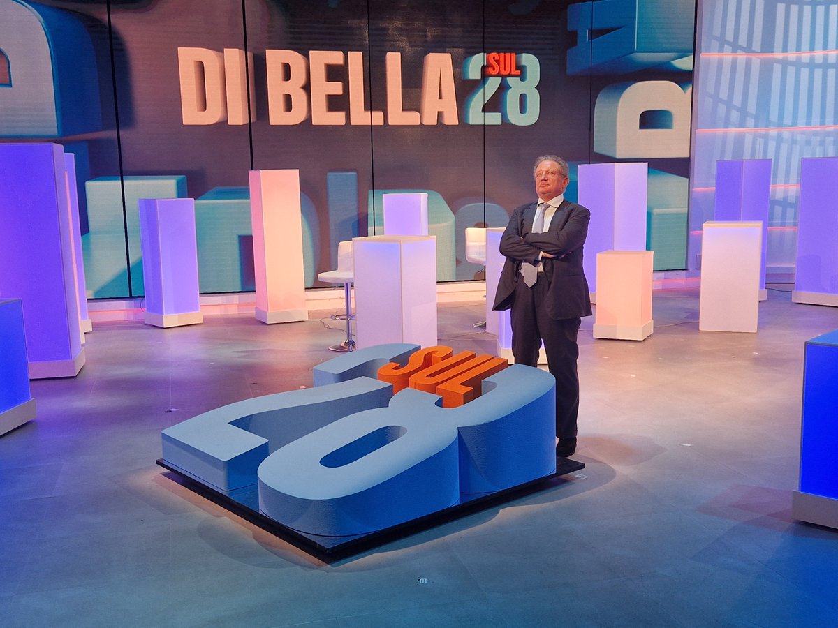 TV2000it's tweet photo. 🔴Domani #29maggio su #Tv2000 il giornalista Antonio Di Bella conduce ‘#DiBellasul28’
👉Appuntamento settimanale con #attualità, #collegamenti, #reportage, #sondaggi
@AntDiBella @vinmorgante https://t.co/oe1FpqfqIt