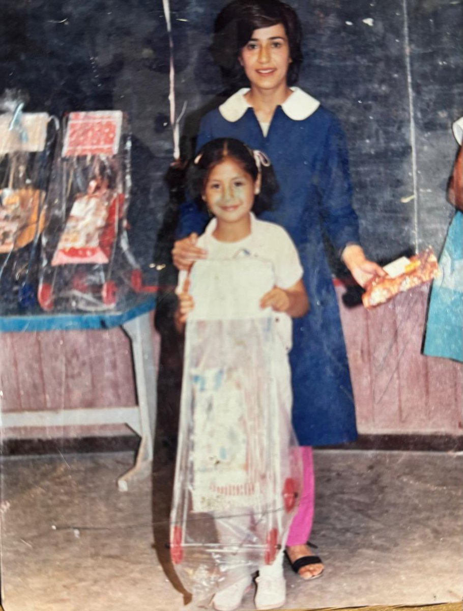 Foto del recuerdo: 2do Básico, con mi profesora Gilda Bravo en el Liceo Antonio Hermida Fabres. 
#171
#LosAlamos 
#EligeLocal #VotaB14🗳️
#QueLaAlcaldesaSesTuVecina