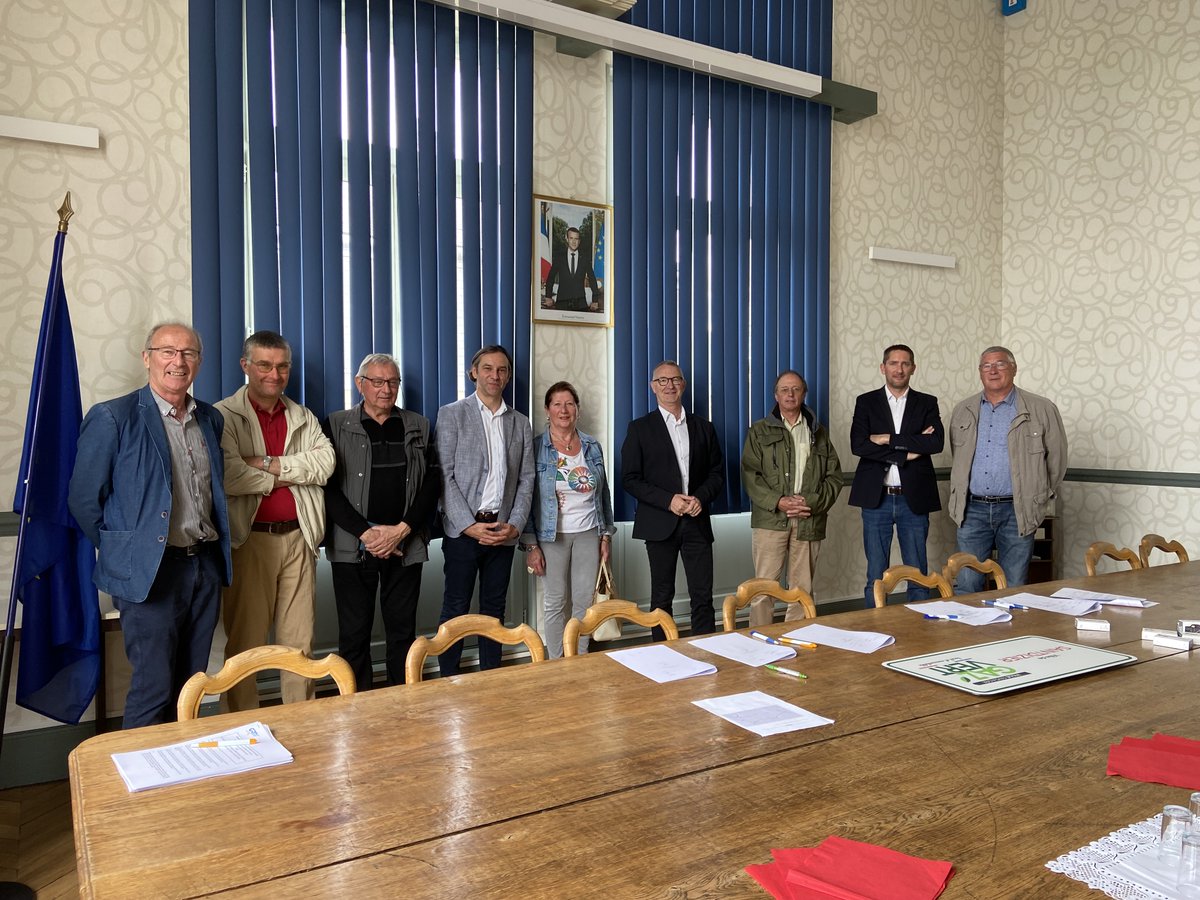 signature ce jour avec des communes engagées #GazVert. Grâce à elles, ce sont un peu moins de 50 millions d'euros qui ont été investis sur le territoire vouzinois pour produire du #biomethane. Merci à tous pour votre mobilisation. #GRDF #Ardennes #CeuxQuiFontLeGazVert