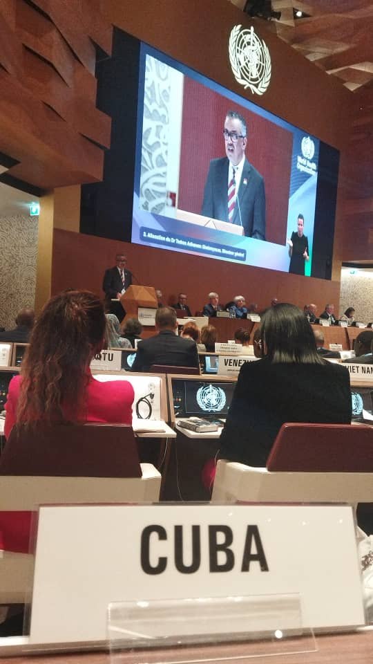 , insistió en la necesidad de respaldar un Programa General de Trabajo que promueva y proteja la salud de todos los pueblos, en un mundo cada vez más complejo y desigual.🇨🇺 En el marco de la #WHA77, el director general de la@WHO,@DrTedros #SanctiSpíritusEnMarcha @japortalmiranda