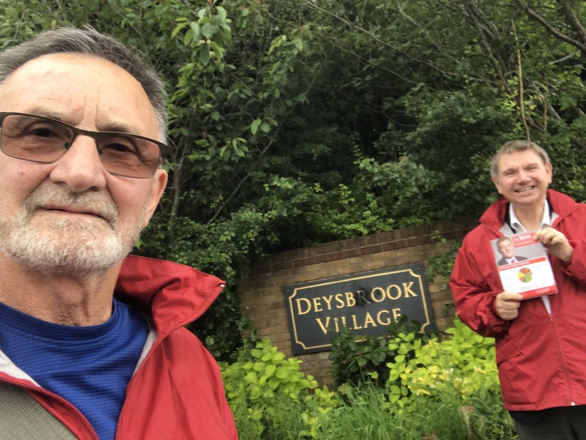 Leafleting in Deysbrook, update from ⁦<a href="/IanByrneMP/">lan Byrne MP</a>⁩ with ⁦<a href="/johnprince8/">John Prince</a>⁩ vote Labour on 4th July. #Tories out. ⁦<a href="/CllrBMurray/">Barbara Murray 🌹</a>⁩ ⁦<a href="/WestDerbyCLP/">Liverpool West Derby Labour</a>⁩ 🌹🌹🌹