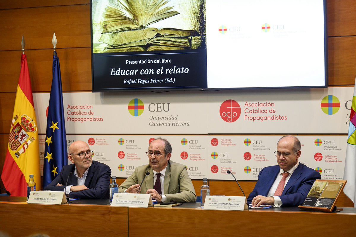 CienciaUCHCEU's tweet photo. "Educar con el relato": las conclusiones de 7 expertos de @uchceu y @UCV_svm, en la obra editada por @rafafayos, publicada por @EUNSAediciones
El rector Higinio Marín preside la presentación, organizada por @uchceu y @CeuAyala 
https://t.co/OaOU8HFE2C https://t.co/vnBWQ1o5kF