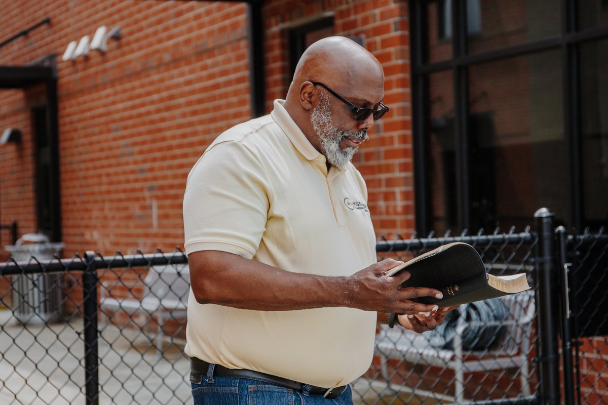 Send Network tweet media