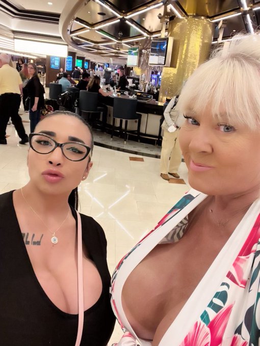 Sunday brunch with @BigTitTexan on the Strip. We were waiting for you. 🎲🎲&spades;️&clubs;️&hearts;️&diams;️👀💋 https://t.co/7Zt<a class="tags" href="/tag/bigtittexan">@bigtittexan</a><a href="/tag/tittytuesday"class="tags"><span>#tittytuesday</span></a>