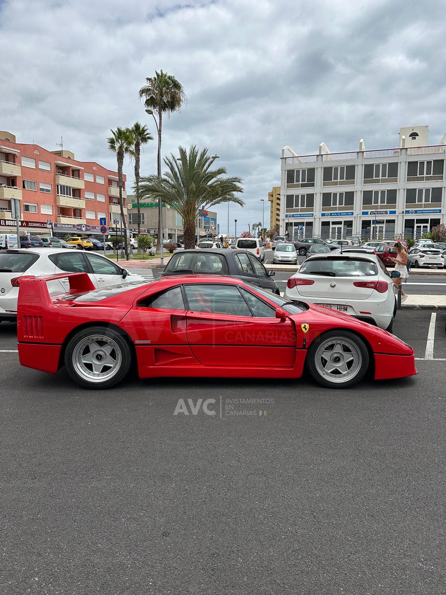 AVC_canarias's tweet photo. #FerrariF40 #Tenerife https://t.co/SFPH7c8bM2