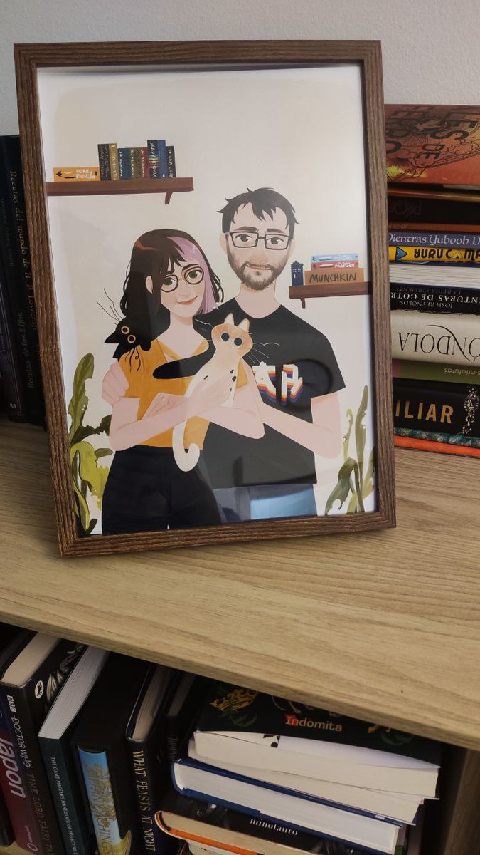 Estic flipant fortament amb el "peaso" regal d'aniversari que m'ha fet la meravellosa <a href="/ivyy_18/">Ivette Abulí</a> amb la complicitat de la magnífica <a href="/marimbavidal/">Marina Vidal</a>.
Que la Marina m'ha dibuixat!!! I a <a href="/Josep_Benavent/">Josep Benavent</a>, i a Ripley i Mefis!!!
Aaaaaaahhhh!!! 😱😱❤️❤️

És que moro d'amor!!!