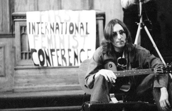 John Lennon in Cambridge for the first international feminist conference, June 1973. He was there as Yoko's staff. 📸 © Agnese De Donato