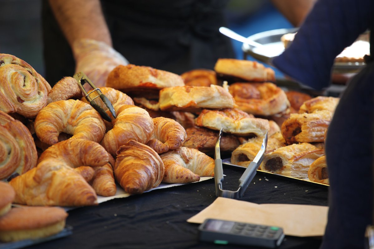 What a huge success the first Catford Food Market back was! 🎉 Congratulations to the talented local traders, the new operators, and everyone who came down to enjoy the sunshine and delicious foods. Photos by Sean @Love_SE4