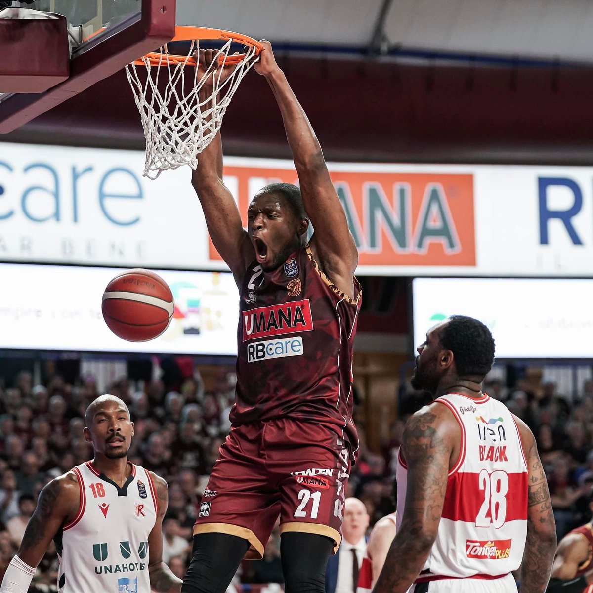 Pulling for our guy Fi to be able to get back on the court tomorrow after overcoming an injury for game 3 against Bologna in the Italian 🇮🇹 League Semi Finals! Bosco Pros BoscoFam