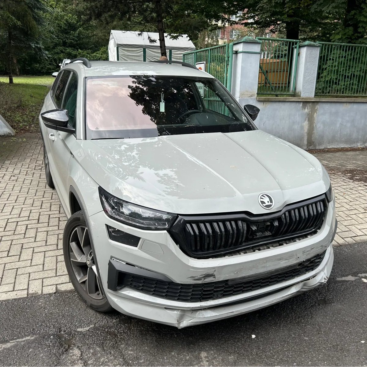 Hasiči dnes v centru Ústí nad Labem zasahovali u dopravní nehody dvou automobilů. Záchranná služba ošetřila jednoho z řidičů, hasiči místo zajistili a uklidili. #HasiciUsti