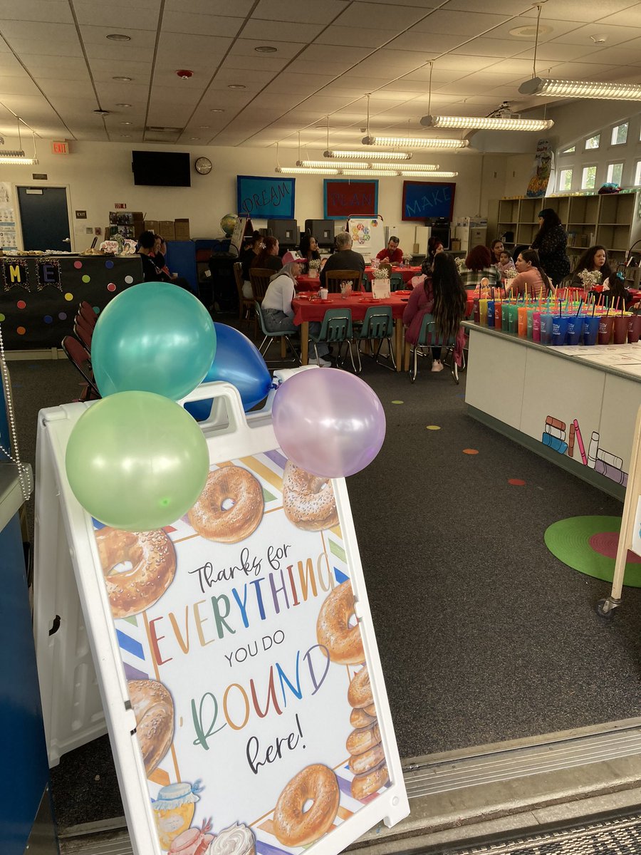 BHandley4's tweet photo. @ChaseTigers We love our volunteers!  We can’t do it without you!  @CajonValleyUSD https://t.co/kdijzU5h5x