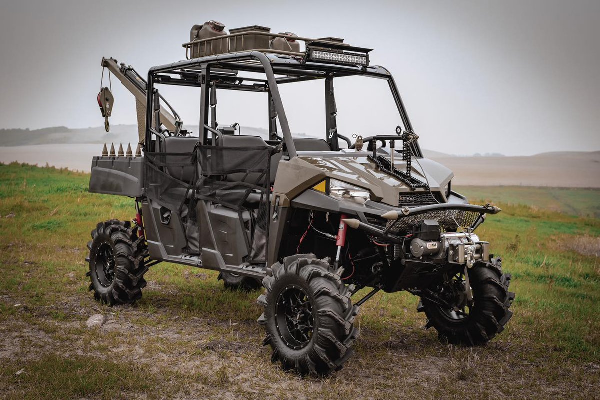👷‍♀️ If #TowRigTuesday isn't already established, it should be for this rig! Princess Auto dialed this #PolarisRanger in for trail recovery! 😎👍 ♻: @dirttraxtv