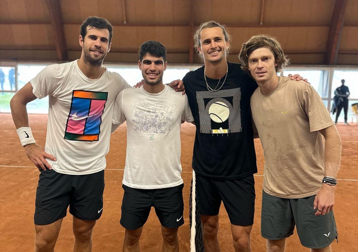 🏆🎾 Pablo Carreño reaparece en #RolandGarros ‼️ Llevaba 7 meses sin jugar y desde el 19 de enero del año pasado sin jugar en un Grand Slam 📸 @carlosalcaraz ha tenido que entrenar en la pista cubierta tras aplazarse el entreno previsto para este mediodía 🎙️ @PedroFullanaSER